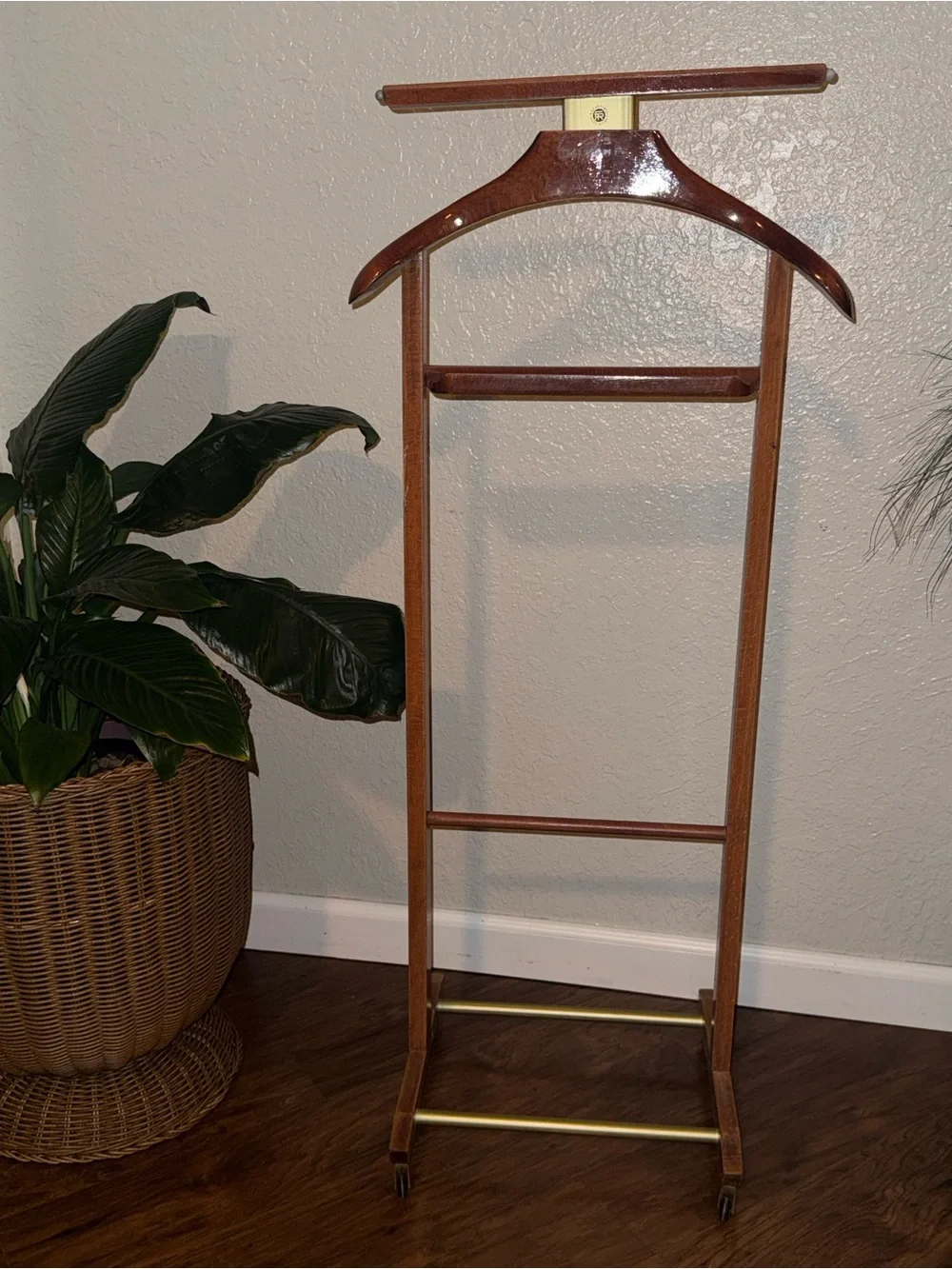 Fratelli Reguitti Brevettato Italian Wood Rolling Valet Stand Rack 1950s Vintage